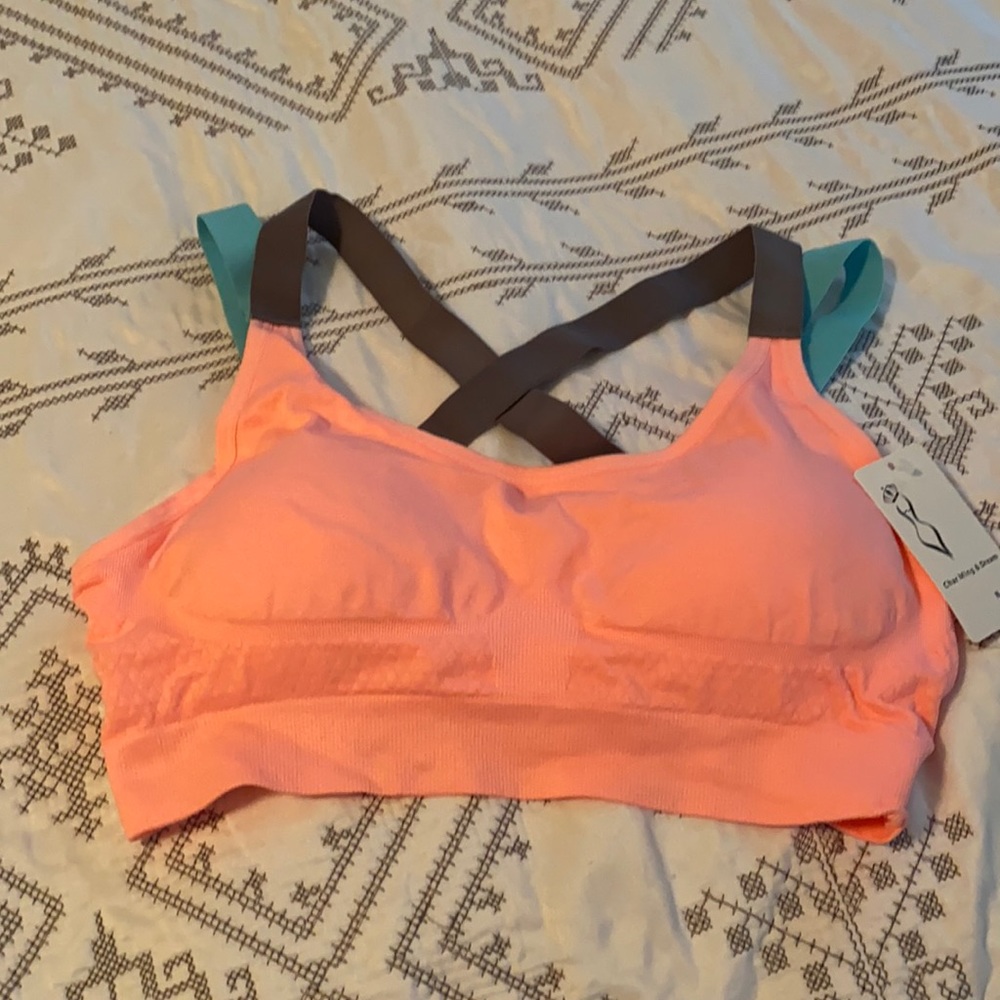 New Sports bra size L, runs small